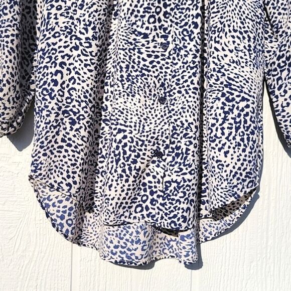 COLLECTIVE CONCEPTS Blue Beige Animal Print Button Up Loose Flowy Blouse sz L - Picture 3 of 11